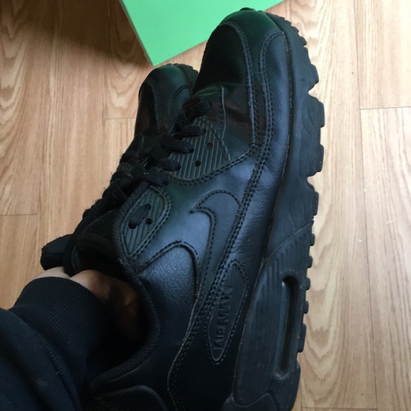 Shoes - Picture 4 of 6